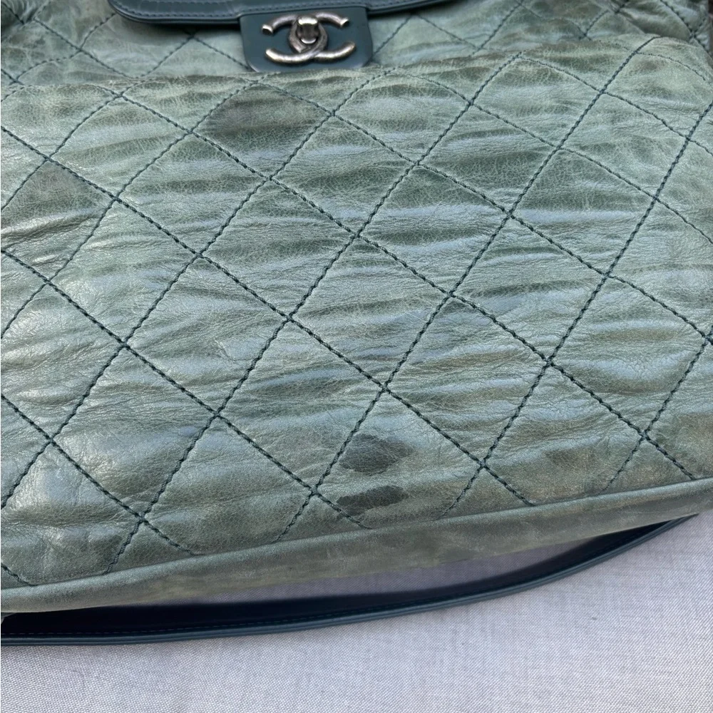 Authentic CHANEL in the mix iridescent khaki green tote 2011 winter collection